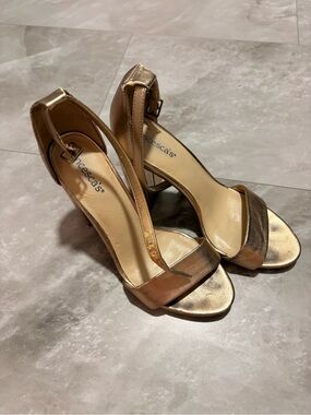 Francesca's Collections Gold Metallic Open-Toe Ankle Strap Heels